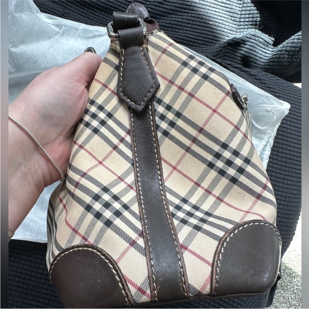 Authentic Burberry Shoulder Bag
Classic Nova check beautiful but has Flaws! - Picture 5 of 8